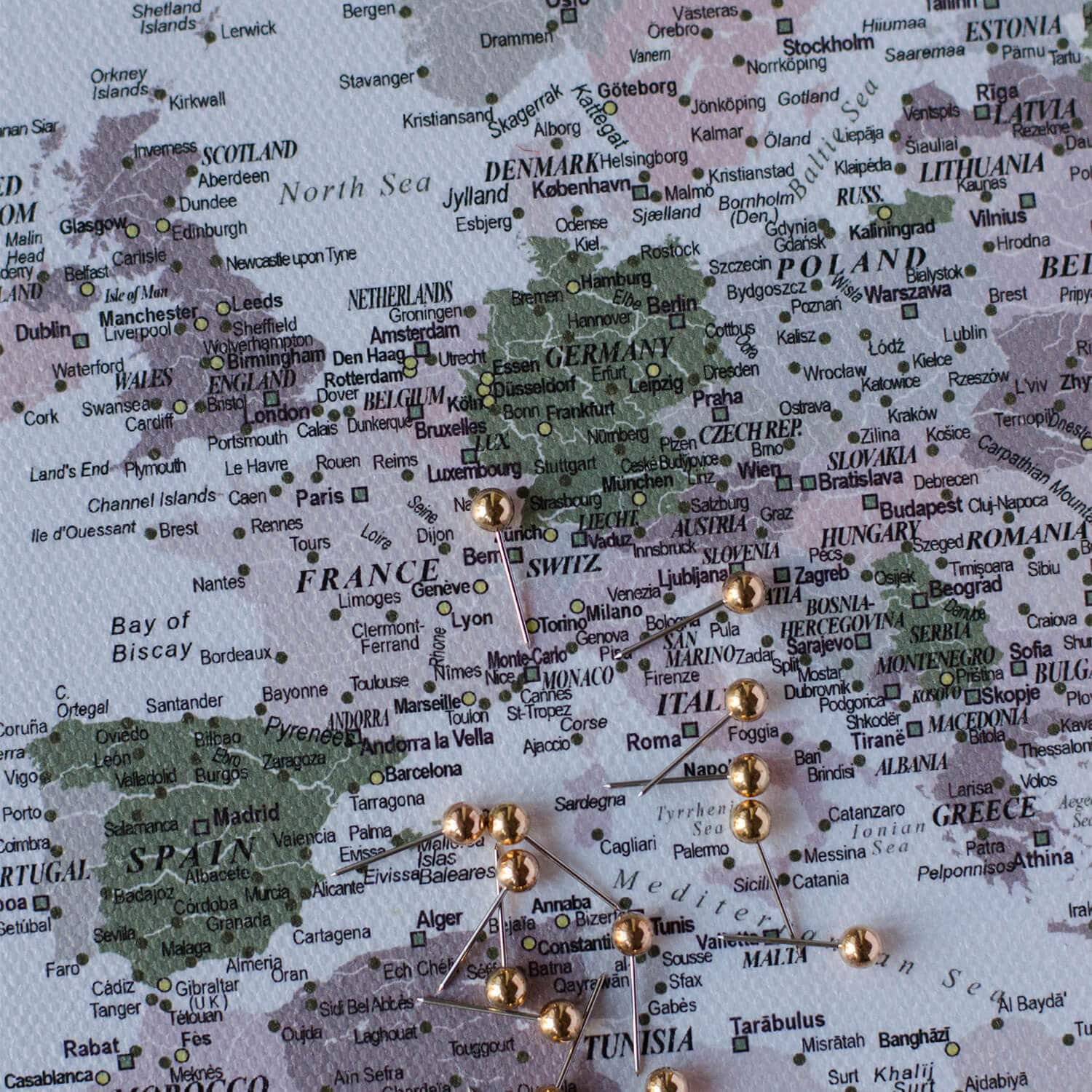 World Push Pin Map - Green / violet (Detailed) - Push Pin Travel Maps